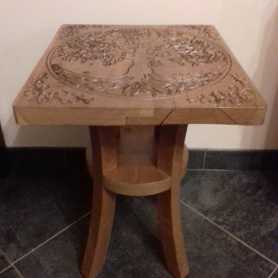 Table en bois et gravure 1