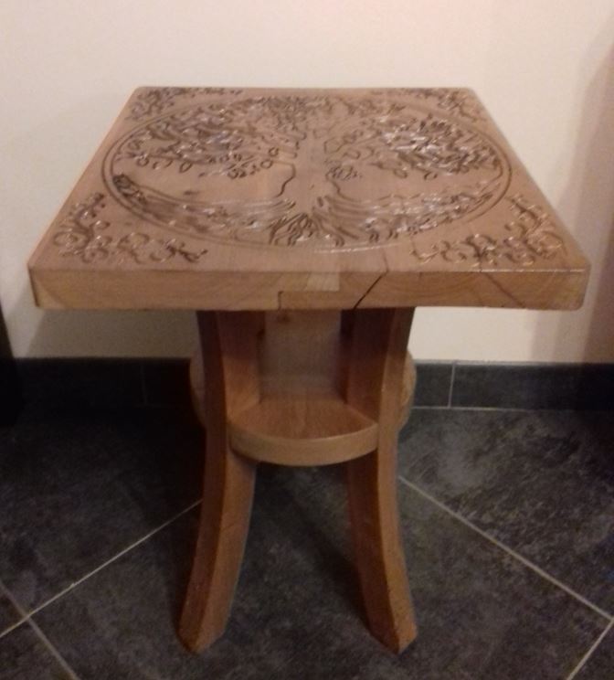 Table en bois et gravure 1